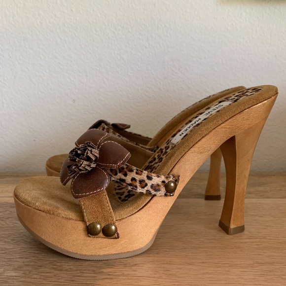 Vintage Steve Madden Charoo Flower 